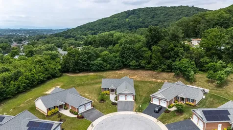 26 Oak View Drive Staunton VA 24401