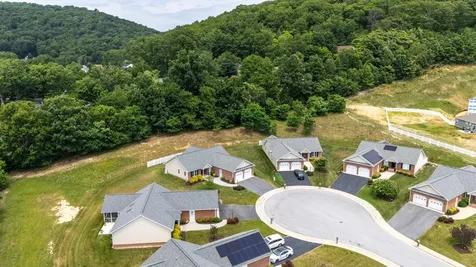 26 Oak View Drive Staunton VA 24401