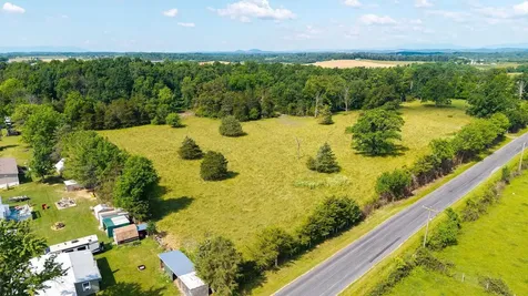 2010 Knightly Mill Road New Hope VA 24469