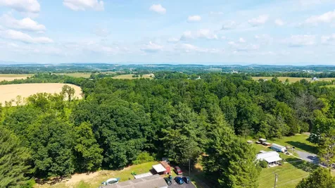 2010 Knightly Mill Road New Hope VA 24469