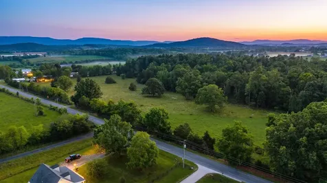 2010 Knightly Mill Road New Hope VA 24469