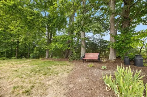 35 Hickory Nut Lane Staunton VA 24401