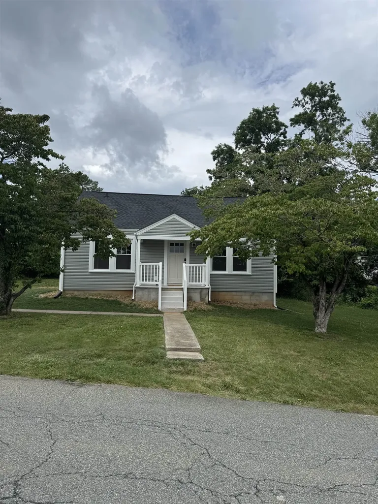 102 Wayne Avenue Staunton VA 24401