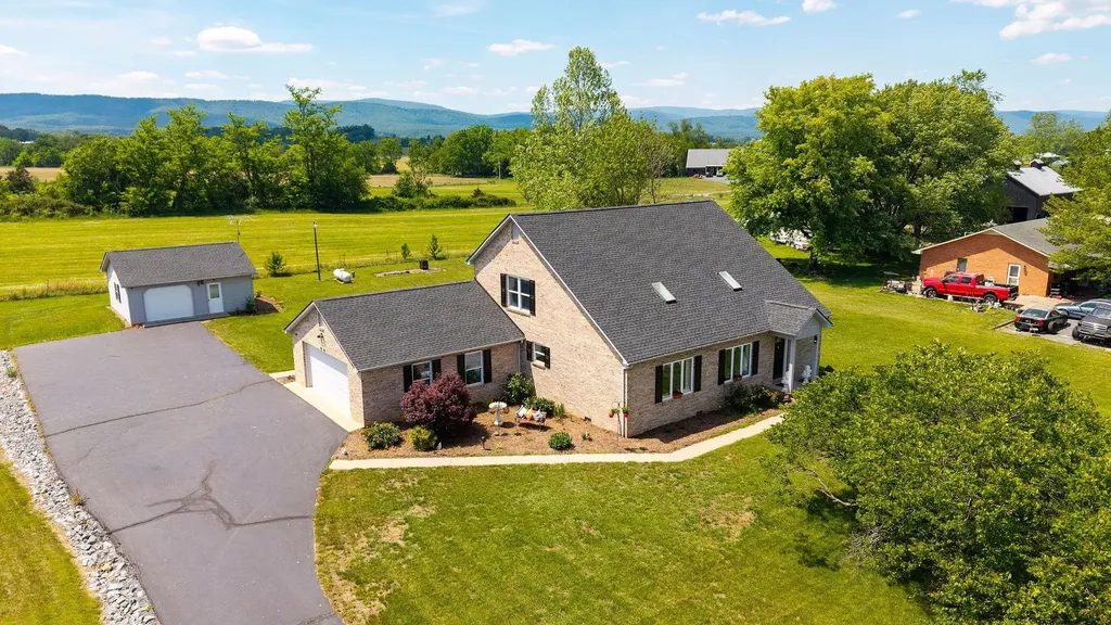 1802 River Road N Mount Solon VA 22843