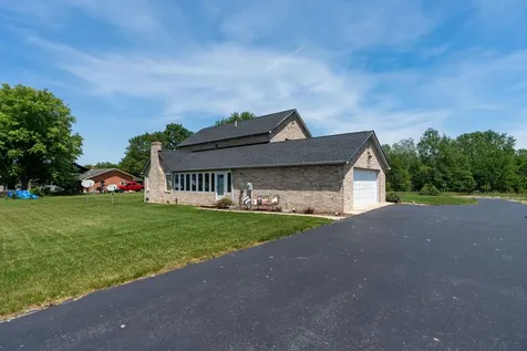 1802 River Road N Mount Solon VA 22843