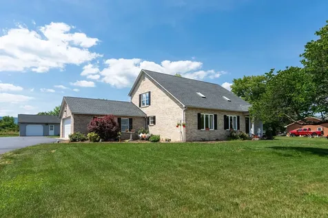 1802 River Road N Mount Solon VA 22843
