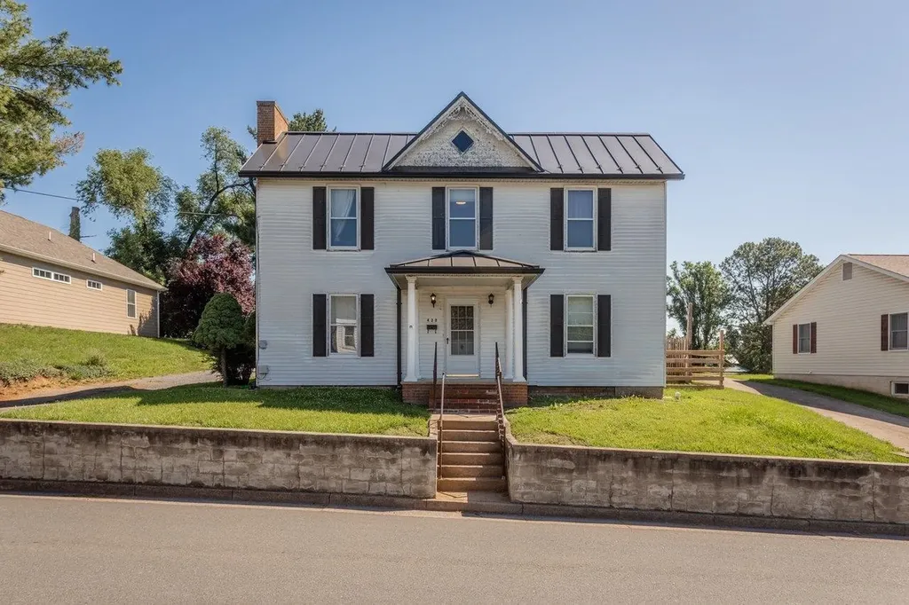 420 Spring Street W Woodstock VA 22664