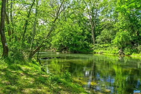 3292 East Side Highway Grottoes VA 24441