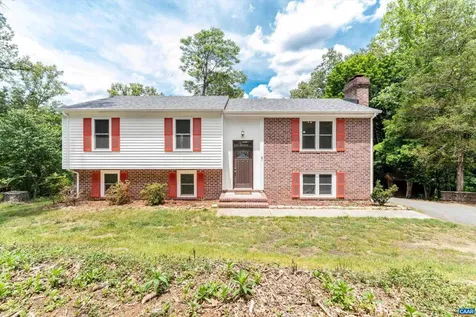 2140 Viburnum Court Charlottesville VA 22911