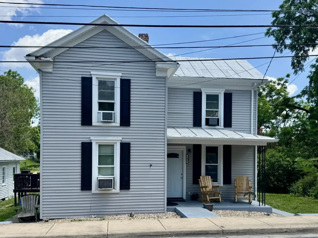 240 High Street Dayton VA 22821