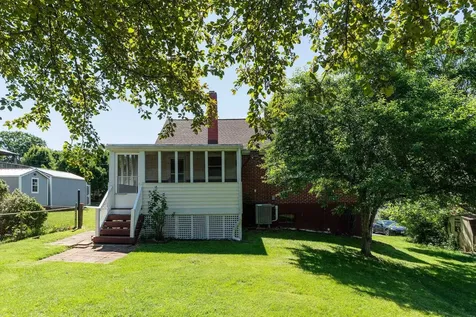 708 Mason Street Staunton VA 24401