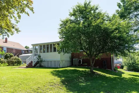 708 Mason Street Staunton VA 24401