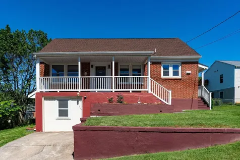 708 Mason Street Staunton VA 24401