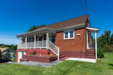 708 Mason Street Staunton VA 24401