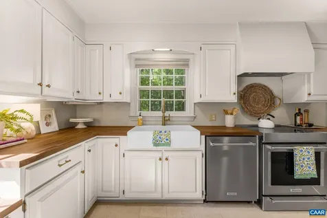 102 Meadowbrook Court Charlottesville VA 22901