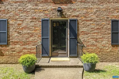 102 Meadowbrook Court Charlottesville VA 22901