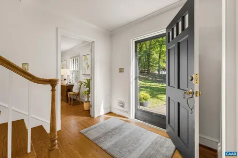 102 Meadowbrook Court Charlottesville VA 22901