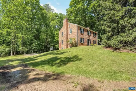 102 Meadowbrook Court Charlottesville VA 22901