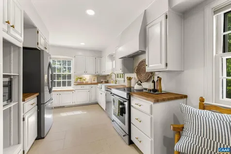102 Meadowbrook Court Charlottesville VA 22901