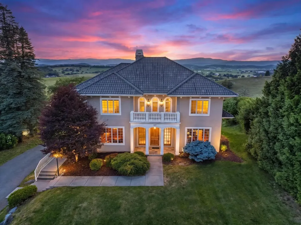957 Summit Avenue Harrisonburg VA 22802