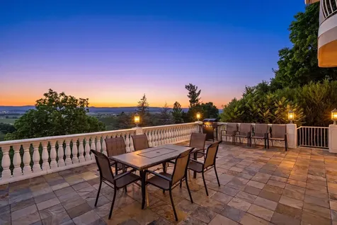 957 Summit Avenue Harrisonburg VA 22802