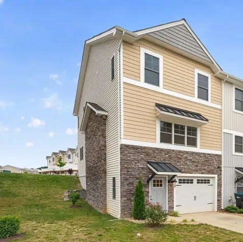 1528 Palomino Trail Rockingham VA 22801