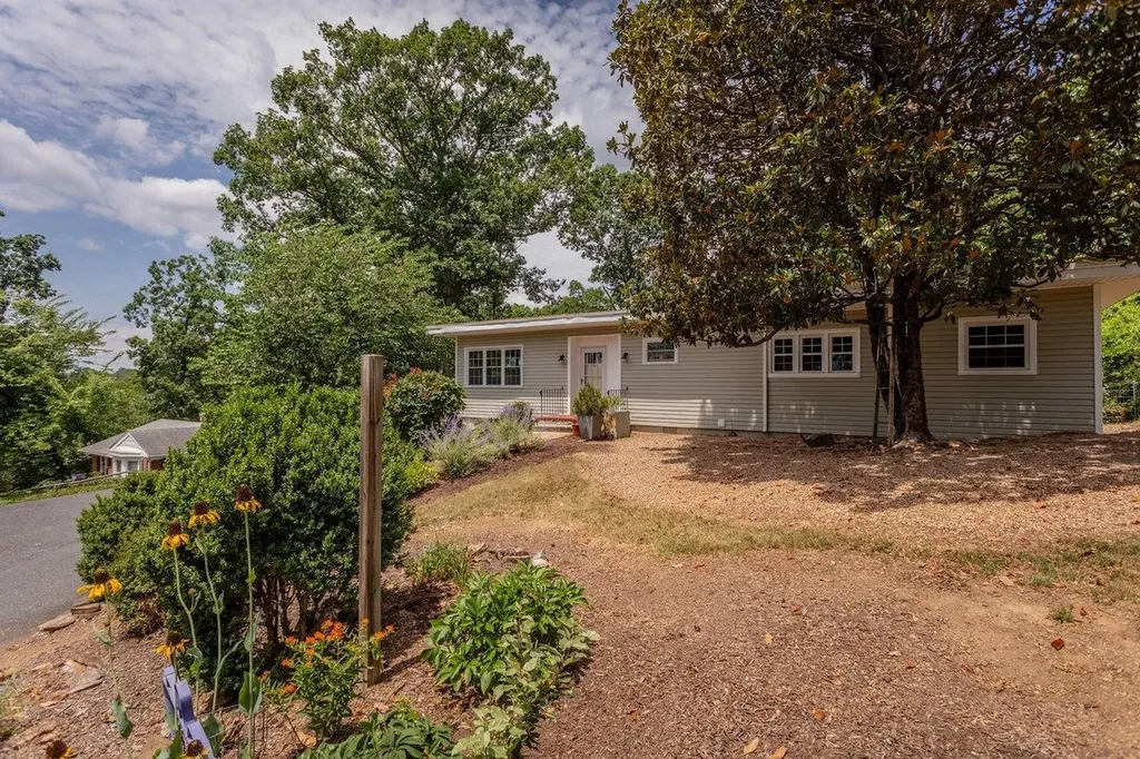 450 Mountain View Drive Staunton VA 24401