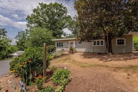 450 Mountain View Drive Staunton VA 24401