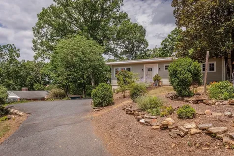 450 Mountain View Drive Staunton VA 24401