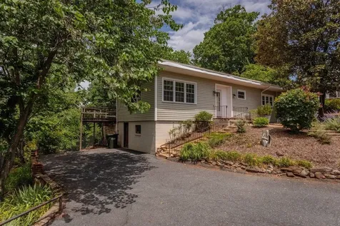 450 Mountain View Drive Staunton VA 24401