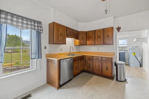 139 Teter Road Grottoes VA 24441