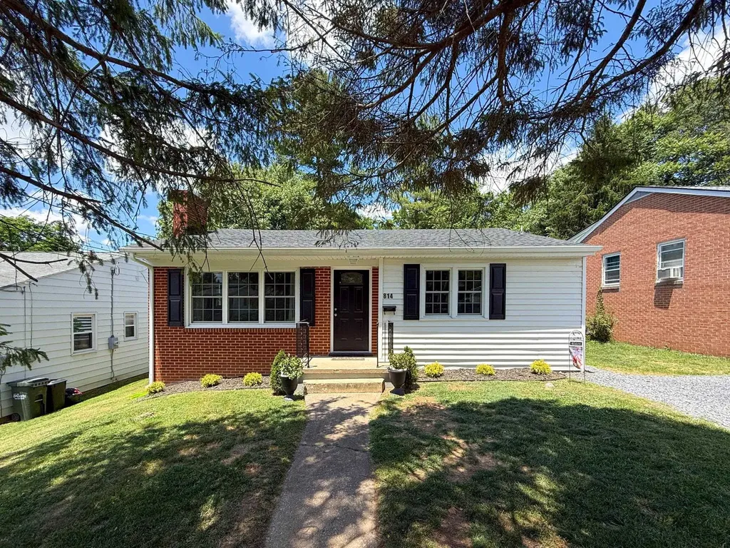 814 Adams Street Staunton VA 24401