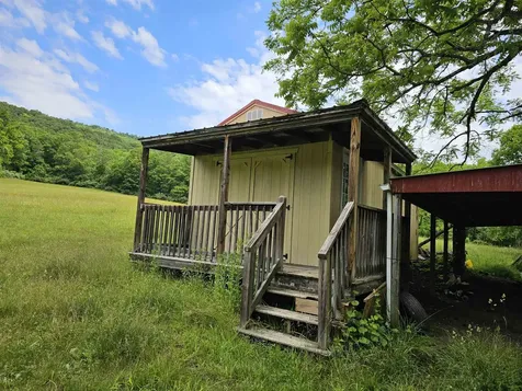 2105 Coles Mountain Road Hot Springs VA 24445