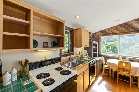 6602 Middlebrook Road Raphine VA 24459