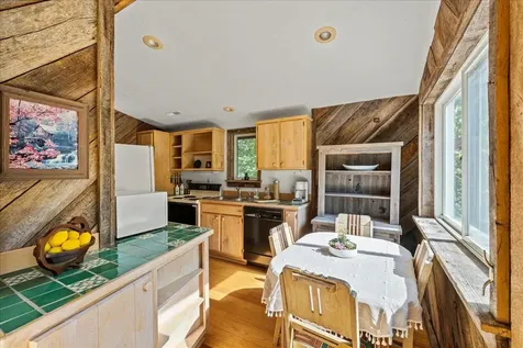 6602 Middlebrook Road Raphine VA 24459