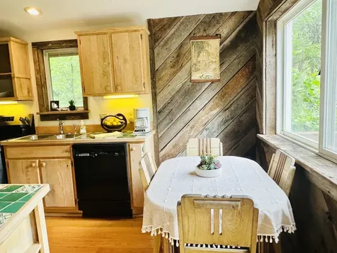 6602 Middlebrook Road Raphine VA 24459