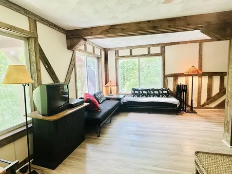 6602 Middlebrook Road Raphine VA 24459