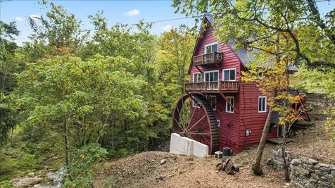6602 Middlebrook Road Raphine VA 24459