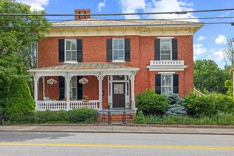 923 Augusta Street N Staunton VA 24401