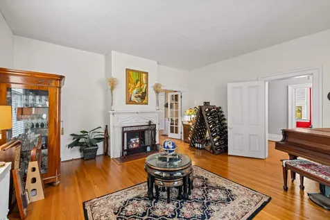 923 Augusta Street N Staunton VA 24401