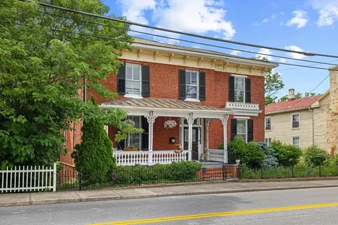 923 Augusta Street N Staunton VA 24401