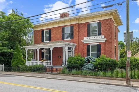 923 Augusta Street N Staunton VA 24401