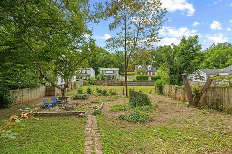 923 Augusta Street N Staunton VA 24401