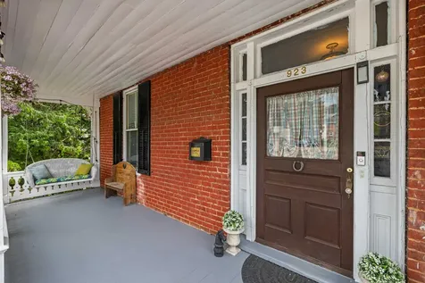 923 Augusta Street N Staunton VA 24401