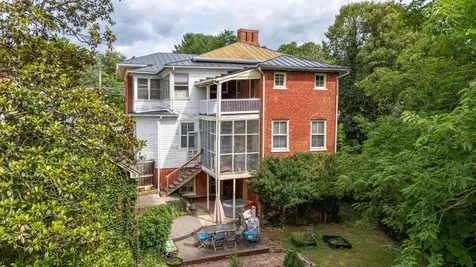 923 Augusta Street N Staunton VA 24401