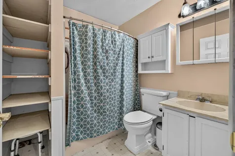 229 1st Street Broadway VA 22815