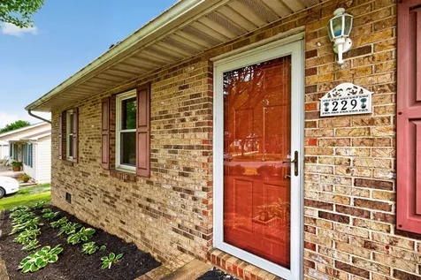 229 1st Street Broadway VA 22815