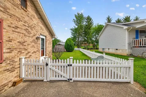 229 1st Street Broadway VA 22815
