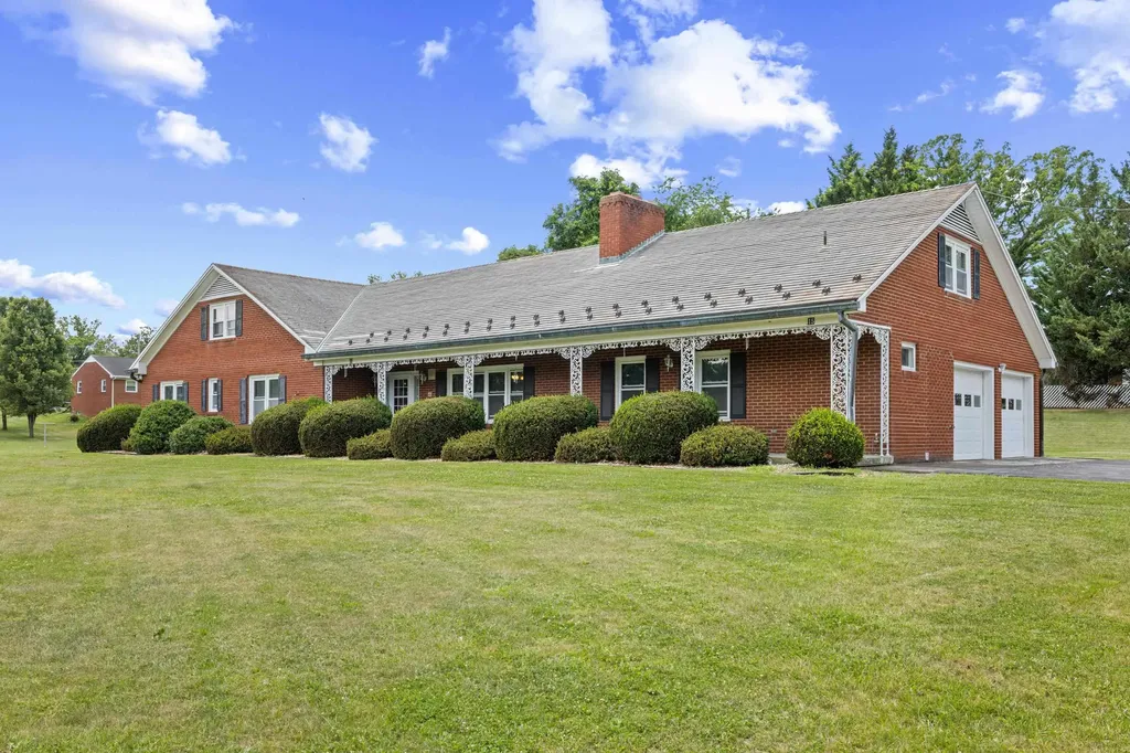 15 York Avenue Stuarts Draft VA 24477