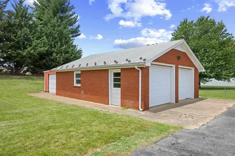 15 York Avenue Stuarts Draft VA 24477